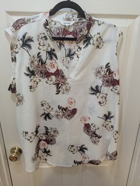 Amaryllis Cream Floral Split V-Neck Cap-Sleeve Blouse